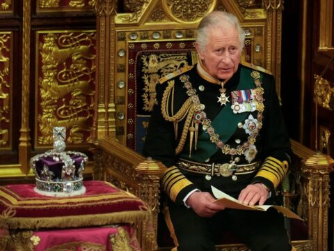 Britaniya kralı əməliyyatdan sonra xəstəxanadan buraxılıb