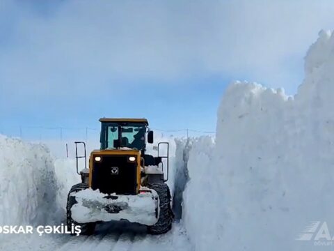 Kəlbəcərdə yollar qardan təmizlənib