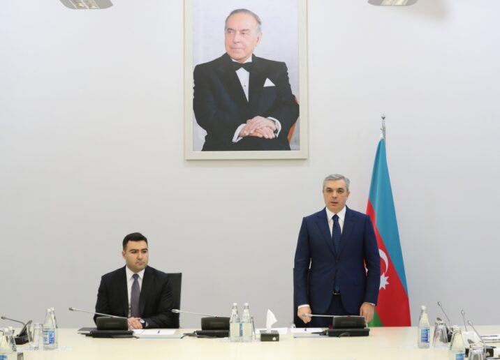 Samir Nuriyev Bulvar İdarəsinin yeni sədrini kollektivə təqdim etdi Samir Nuriyev Bulvar İdarəsinin yeni sədrini kollektivə təqdim etdi