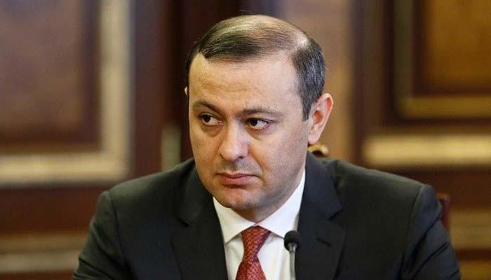 Qərb Armen Qriqoryanı Paşinyanın yerinə hazırlayır Qərb Armen Qriqoryanı Paşinyanın yerinə hazırlayır