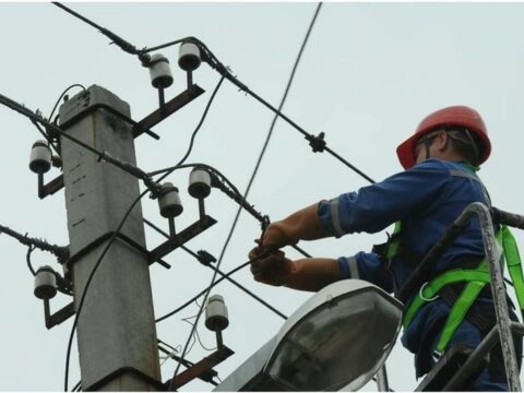 Biləsuvar şəhərində və iki kəndində elektrik xətləri yenilənir