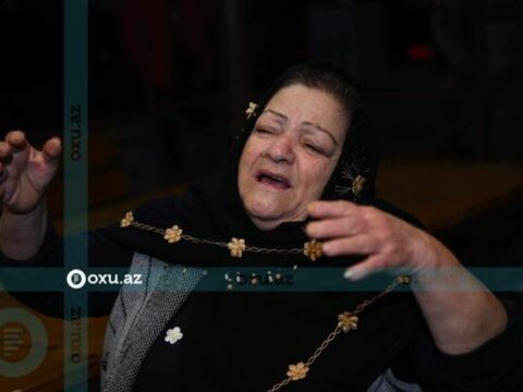 Qətldə şübhəli bilinən şəxsin xalası: “Əvvəlcə atasını öldürüb və anasını məktəbdən evə çağırıb”