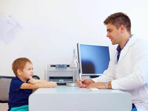 Oğlan uşaqlarını neçə yaşda androloqa aparmaq lazımdır?- DİQQƏT!