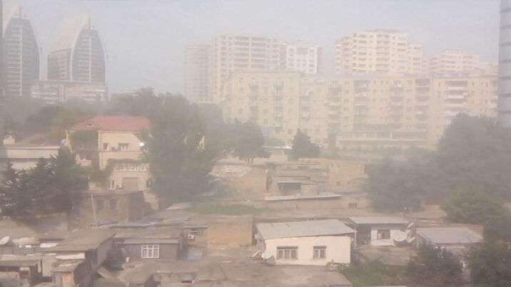 Bakıda havada toz normadan 2 dəfə çoxdur Bakıda havada toz normadan 2 dəfə çoxdur