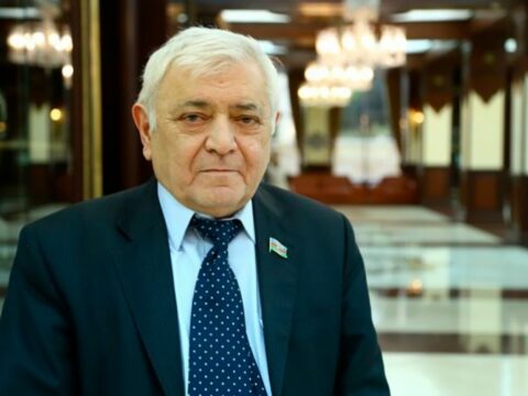 Mənə “xalq yazıçısı” adı versələr… – Aqil Abbas