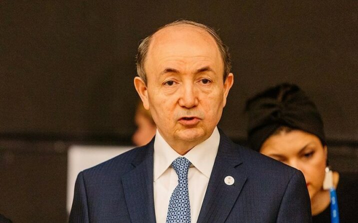 Fikrət Məmmədov Konstitusiya Məhkəməsinin kollektivinə təqdim olunub Fikrət Məmmədov Konstitusiya Məhkəməsinin kollektivinə təqdim olunub