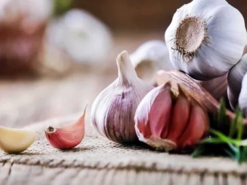 Sarımsağı bir də belə istifadə edin: Saç sağlamlığı üçün…
