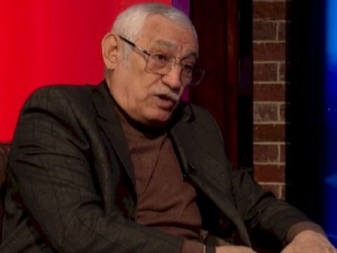 “Gecə saat 2-də, 3-də baldırı, sinəsi açıq, damağında siqaret…”