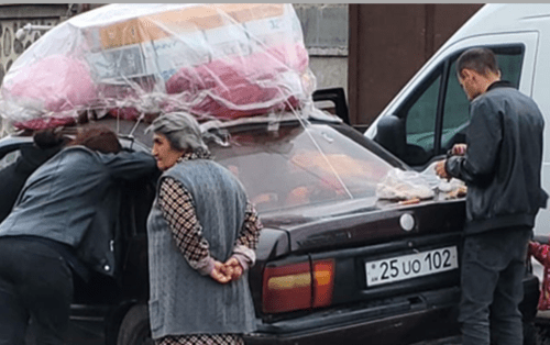 Qarabağdan köçmüş ermənilər Azərbaycanla sərhəd kəndlərdə yaşamaqdan imtina edirlər… Qarabağdan köçmüş ermənilər Azərbaycanla sərhəd kəndlərdə yaşamaqdan imtina edirlər…