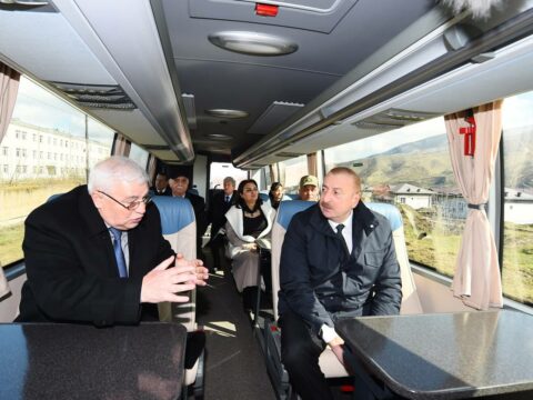 “Prezidenti Xocalıda dağıdılan evimə apardım”