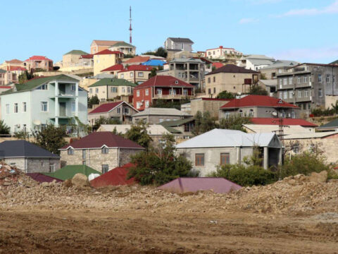 Sənədsiz evlər bələdiyyələrdə necə qeydə alınacaq? – Komitə sədri aydınlıq gətirdi