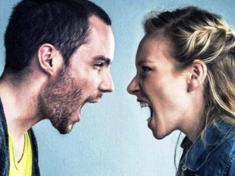 Sevgilinizin sizə hörmət etmədiyini göstərən 15 ƏLAMƏT