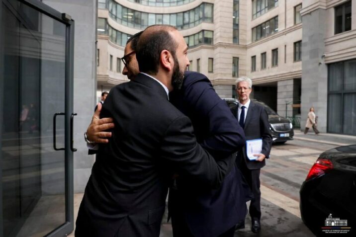 Mirzoyan Cənubi Kiprin XİN başçısı ilə görüşüb