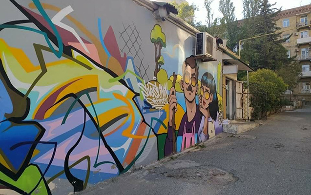 “Sovetski”dəki məşhur qraffiti bərpa olundu “Sovetski”dəki məşhur qraffiti bərpa olundu