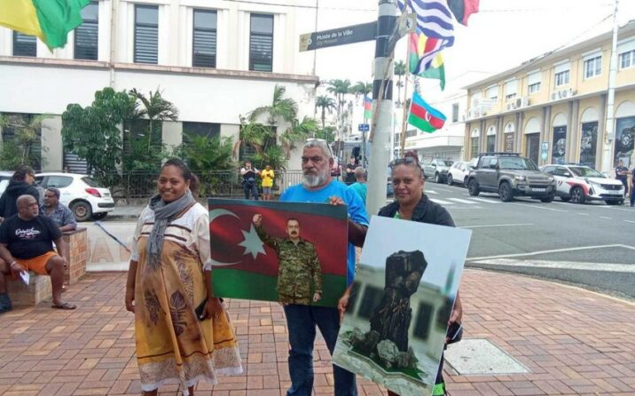 Yeni Kaledoniyada aksiyada Azərbaycan Prezidentinin və “Dəmir Yumruğ”un plakatları qaldırılıb