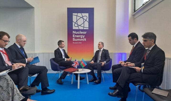 Azərbaycan XİN başçısı britaniyalı nazirlə alternativ enerji sahəsində əməkdaşlığı müzakirə edib