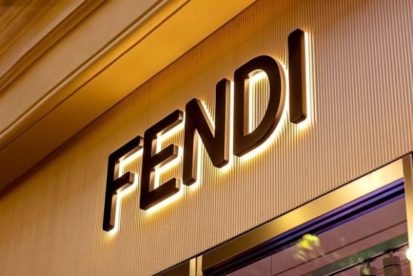 Məşhur bren “Fendi” bu ölkədə son mağazasını bağladıə Məşhur bren “Fendi” bu ölkədə son mağazasını bağladıə