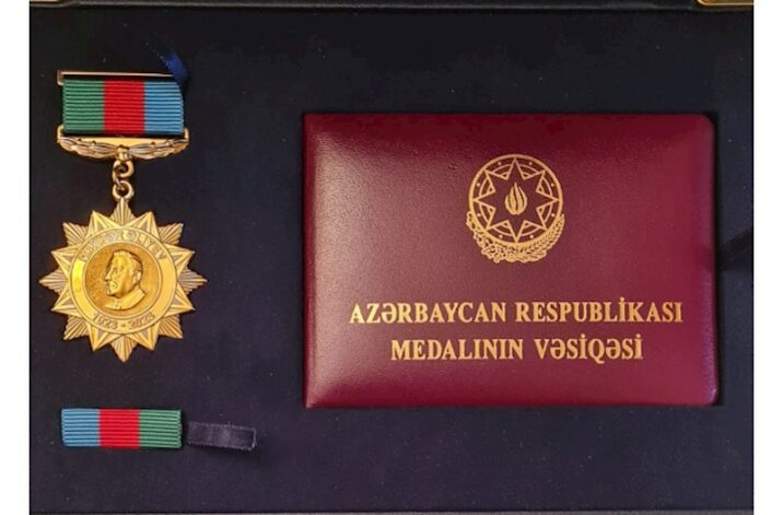 Çingiz Qənizadə “Heydər Əliyevin 100 illiyi” medalı ilə təltif edildi — FOTO Çingiz Qənizadə “Heydər Əliyevin 100 illiyi” medalı ilə təltif edildi — FOTO