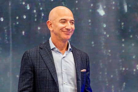 “Amazon”un sahibinin sərvəti 200 milyard dolları keçdi
