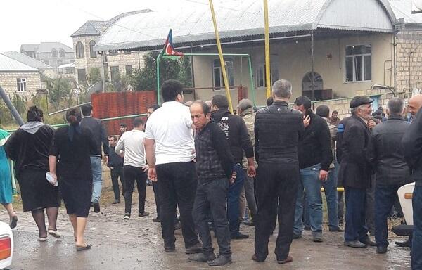 Şəhidimizin nəşi evinə gətirilir