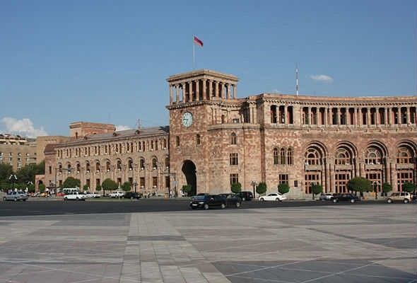 Ermənistan parlamenti önündə etiraz aksiyası keçirildi