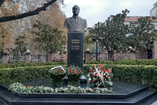 Gürcüstanda ümummilli lider Heydər Əliyevin xatirəsi anılır