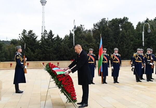 Prezident və xanımı Şəhidlər Xiyabanını ziyarət etdi