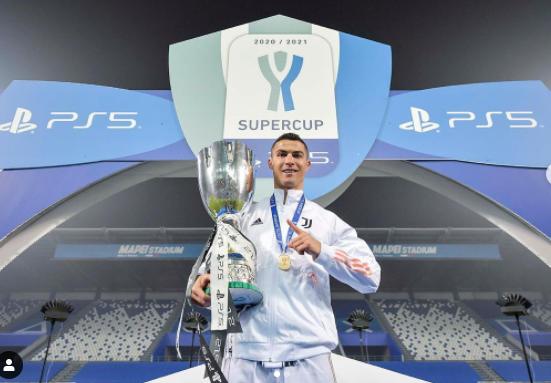 Ronaldo kubokla şəklini paylaşıb, bu sözləri yazdı