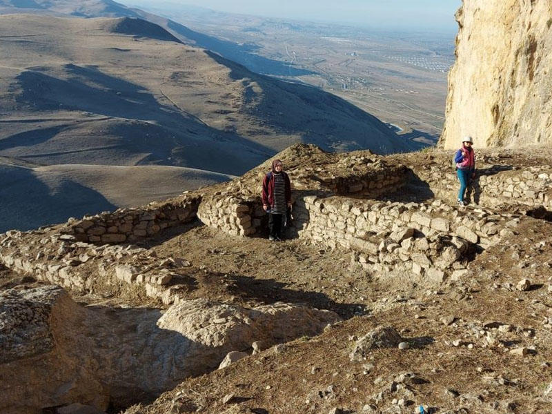 Beşbarmaq qalasının 4 qala bürcündən ikisi aşkarlanıb