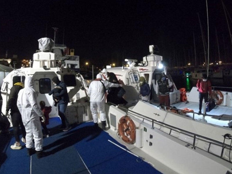 Türkiyə sahillərində daha 23 qaçqın xilas edildiTürkiyə sahillərində daha 23 qaçqın xilas edildi