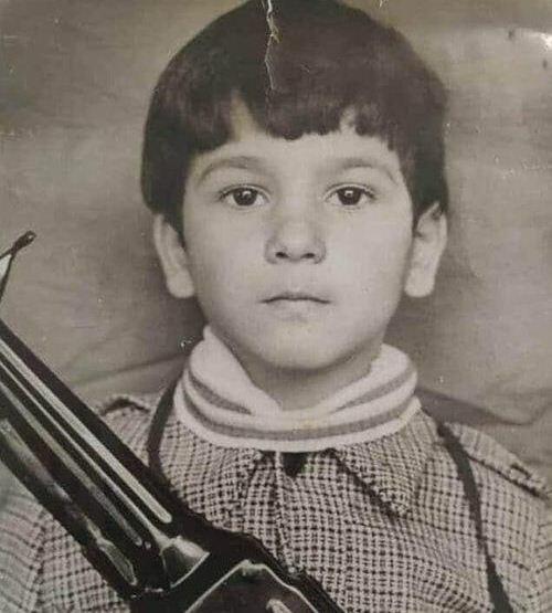 Polad Həşimovun 5 yaşındakı fotosu: əlində avtomat…