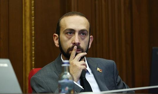 Mirzoyan Rusiyaya gedir