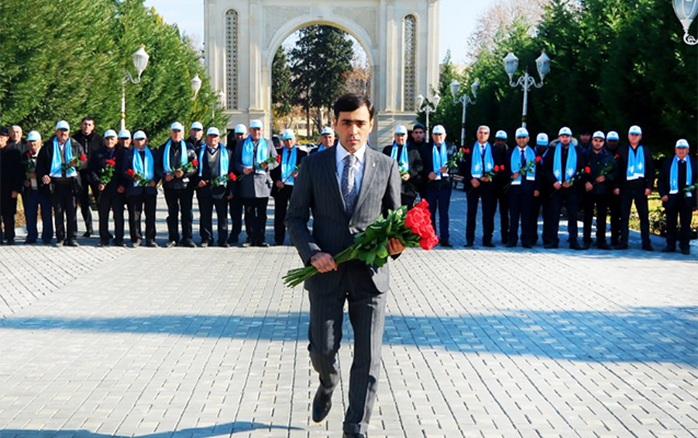 Kirayə pulu alan deputat hansı oliqarxın kürəkəninidir?