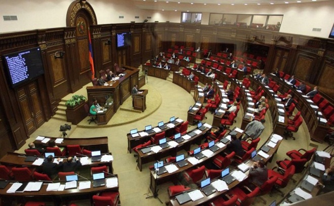 Erməni parlamenti sərhədlə bağlı müzakirələrə başladı