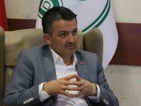 Türkiyəli nazir istefa verdi