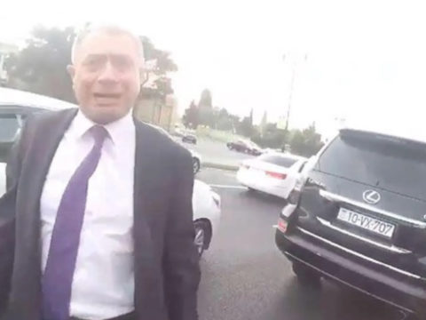 Motosiklet sürücüsünü döyən vəzifəli şəxs DANIŞDI