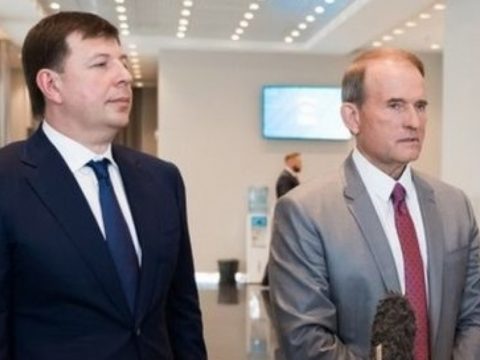 Ukraynada Medvedçuk və Kozakın qohumlarının əmlaklarına həbs qoyulub