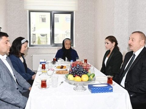 Prezident və xanımı şəhid ailəsinin qonağı oldu – Foto