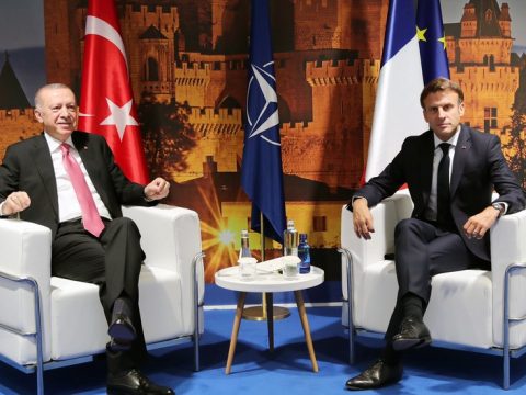 Ərdoğan Makronla görüşüb