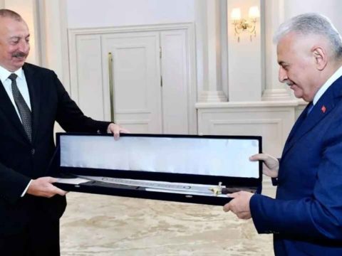 Türkiyədən Azərbaycana fateh qılıncı jesti, dünyaya tarixi xatırlatma