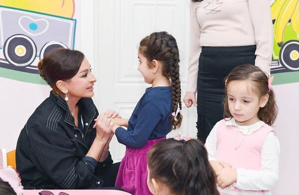 Mehriban Əliyeva uşaqları təbrik etdi
