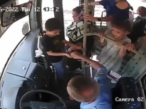 Qadını avtobusdan itələyən sürücü saxlanılıb? – Rəsmi