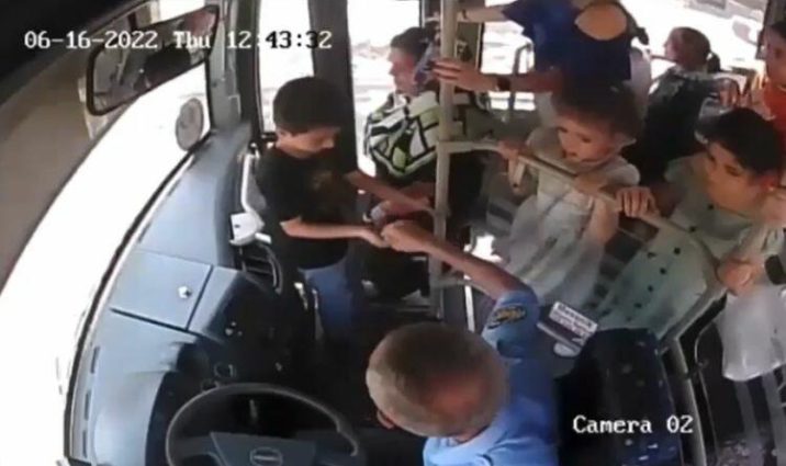 Qadını avtobusdan itələyən sürücü saxlanılıb? – Rəsmi