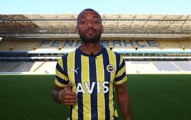 Fənərbaxça” braziliyalı futbolçu aldı