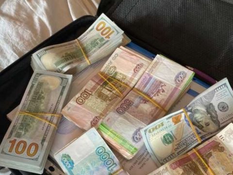 Gömrükçülər 19 min dollar xarici valyuta müsadirə edib