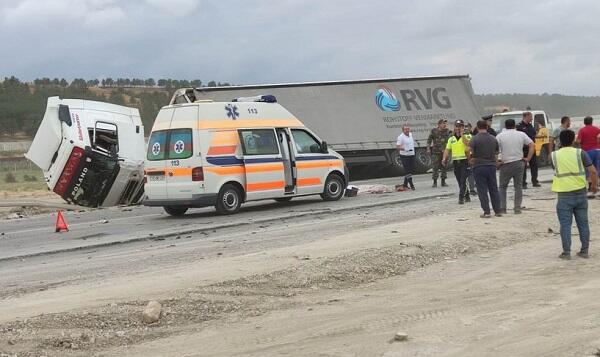 “Ford”la TIR toqquşdu: ölənlər var – Foto