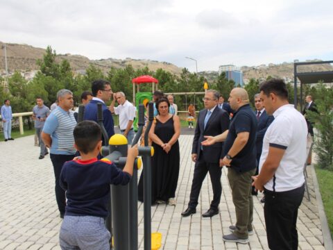 Jurnalistlər üçün inşa edilmiş binanın həyətində abadlıq işləri həyata keçirilib