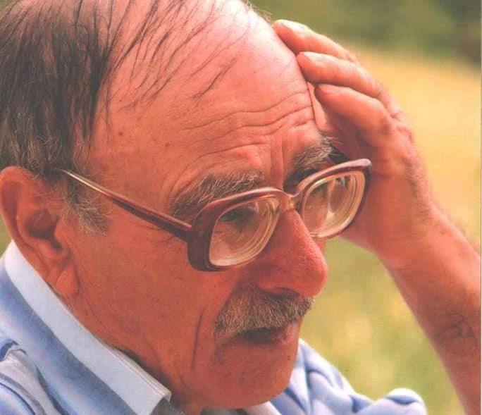 İçində bir uşaqlıq olan şair Ağasəfa
