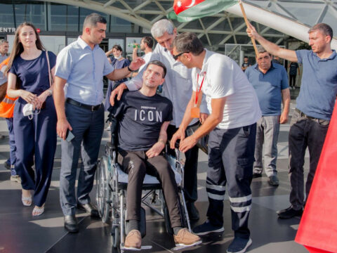 Türkiyədə müalicə alan iki qazi ölkəyə qayıtdı
