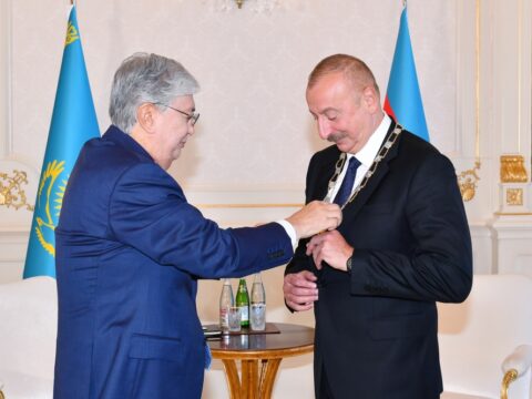Tokayev Əliyevi “Altın kıran” – “Qızıl qartal” ali ordeni ilə təltif etdi
